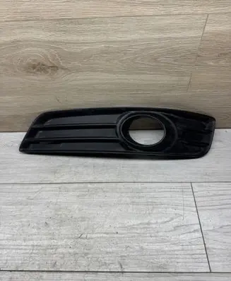 Audi A3 S3 8P Front fog light trim/grill 8P0807681H