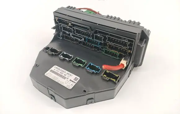 Mercedes-Benz C W204 Fuse module A2129004611