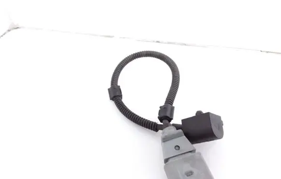 Volkswagen PASSAT B6 Crankshaft position sensor 9805940