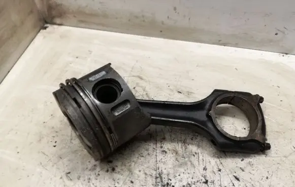 Mercedes-Benz Sprinter W901 W902 W903 W904 Piston with connecting rod