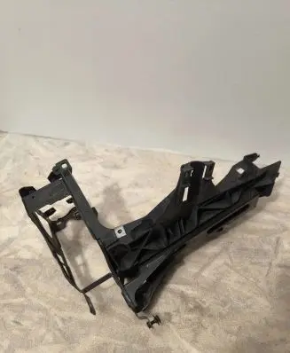 Headlight/headlamp mounting bracket