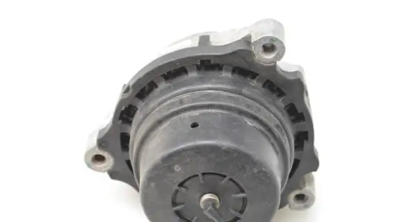 Engine mount bracket