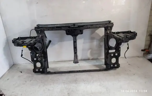 Volkswagen Touareg I Radiator support slam panel 7M3010207