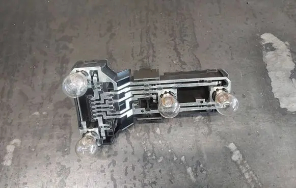 Volkswagen PASSAT B5 Tail light bulb cover holder 3B9945257