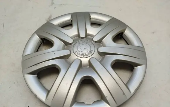 Skoda Fabia Mk2 (5J) R15 wheel hub/cap/trim 5J0601147
