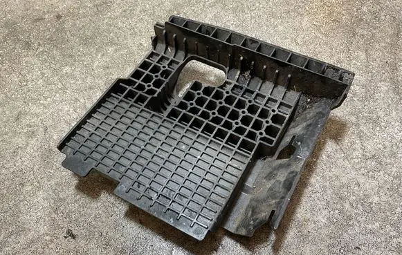 Mercedes-Benz CLA C118 X118 Battery box tray cover/lid A2475411000