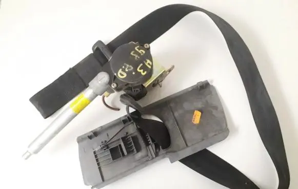 Audi A3 S3 8L Front seatbelt arg0198 b0398