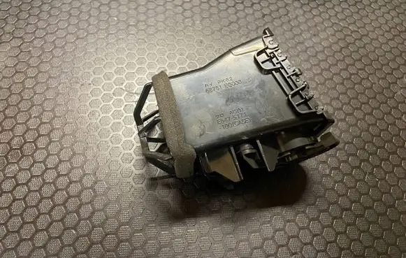 Nissan X-Trail T30 Dash center air vent grill 68751EQ000 AG01 E6475171