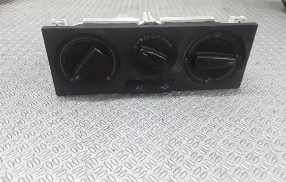 Volkswagen Jetta IV Climate control unit 1J0820045F