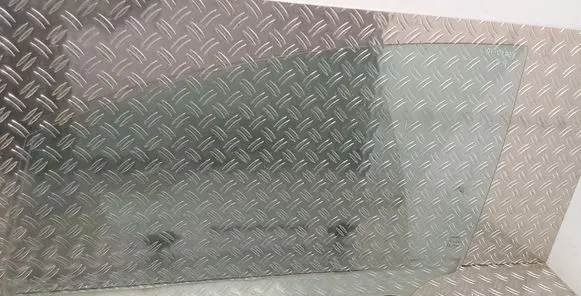 Toyota Verso Front door window glass four-door