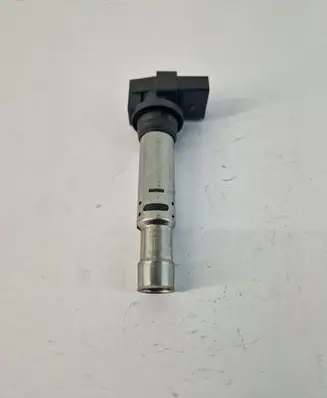 Volkswagen Touran I High voltage ignition coil 036905715E