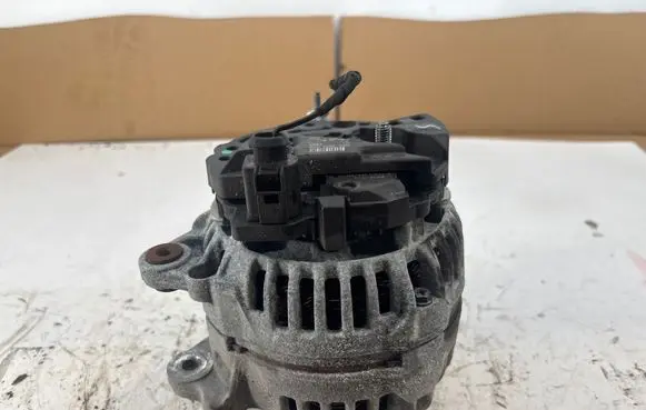 Volkswagen Jetta VI Generator/alternator 03L903023 0124525187