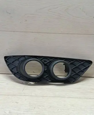 Mercedes-Benz C W204 Front fog light trim/grill A2048801024