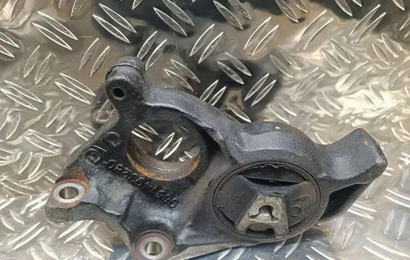 Peugeot 3008 I Engine mount bracket 9651493280
