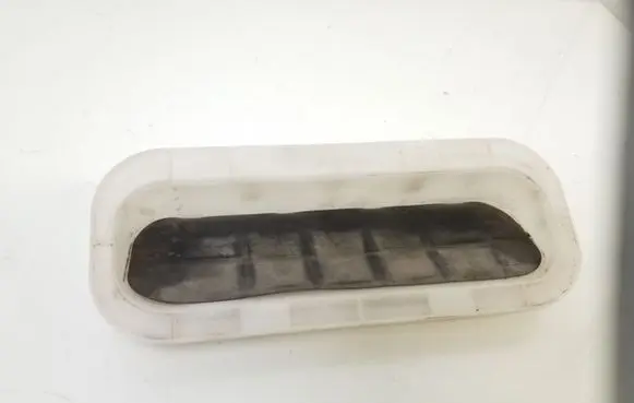 Quarter panel pressure vent