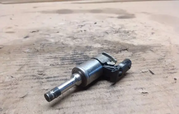 Skoda Fabia Mk3 (NJ) Fuel injector 04E906036AE