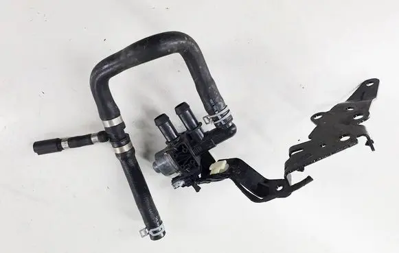 Engine coolant pipe/hose