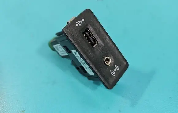 Volkswagen PASSAT B8 USB socket connector 5G0035222E IMPRK1530668