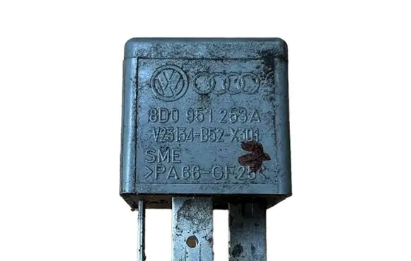 Skoda Superb B5 (3U) Other relay 8D0951253A V23134B52X301