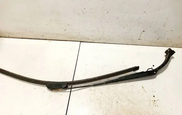 Front wiper blade arm