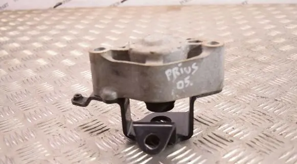 Toyota Prius (XW20) Engine mount bracket