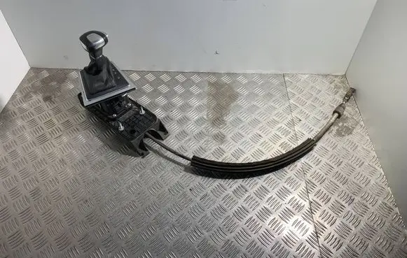 Skoda Octavia Mk2 (1Z) Gear shifter/selector 5K1713025AB