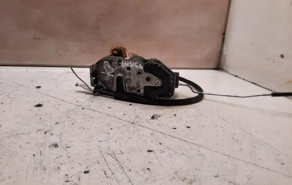 Opel Insignia A Front door lock 13579518