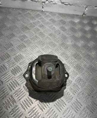 Engine mount bracket