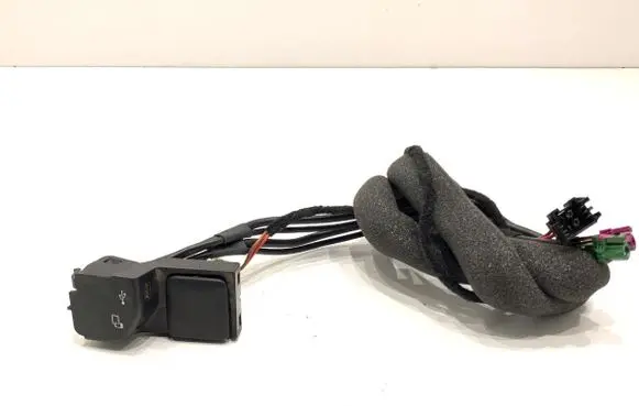 Mercedes-Benz GLE W167 USB socket connector A1678209500