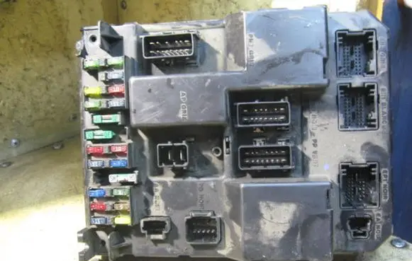 Peugeot 307 Fuse module J039651197580