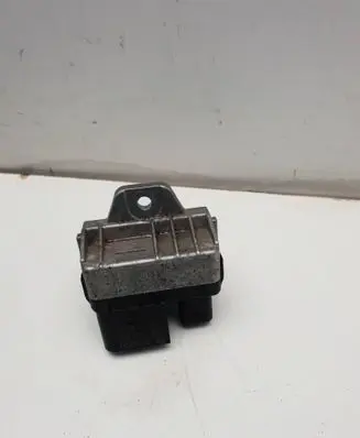 BMW 2 F22 F23 Glow plug pre-heat relay 0281003207 8473750