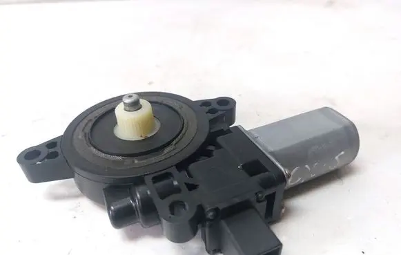 Mazda CX-5 Front door window regulator motor D6515858X
