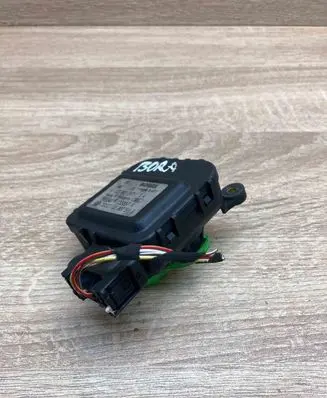 Audi A3 S3 8L Air flap motor/actuator 0132801117 1J1907511D