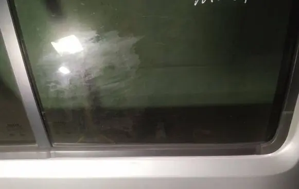 Nissan Pathfinder R51 Rear door glass trim molding