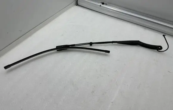 Tesla Model S Windshield/front glass wiper blade 161562900A