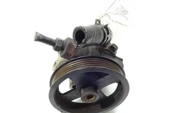 Toyota Corolla Verso E121 Power steering pump 