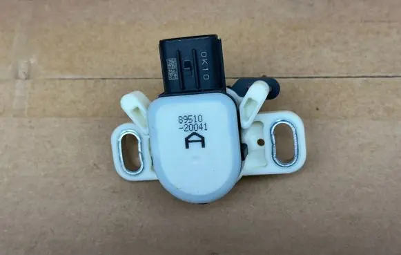 Lexus RX 450H Brake pedal sensor switch 8951020041
