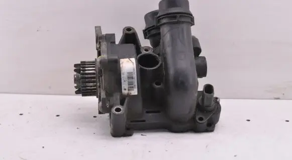 Volkswagen Golf VI Water pump 06J121026BG