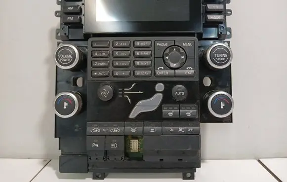 Volvo V70 Climate control unit 30782904 10W37E02 M3365100418