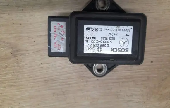 Mercedes-Benz E W211 ESP acceleration yaw rate sensor A0035420318 0265005267