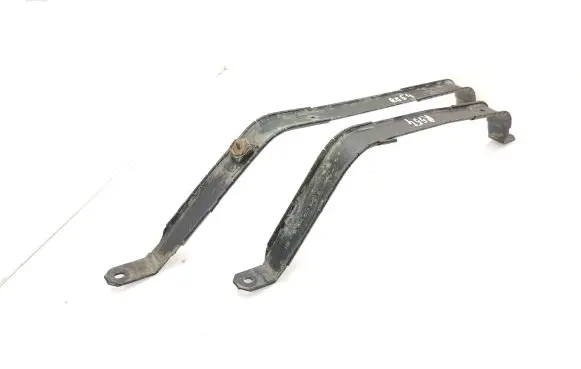 Fuel tank mounting bracket