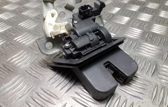 Audi A4 S4 B8 8K Tailgate/trunk/boot lock/catch/latch 8K9827505A 8K9827520