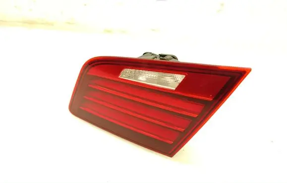 Tailgate rear/tail lights