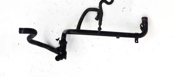 Volkswagen PASSAT B5 Engine coolant pipe/hose 058121133B