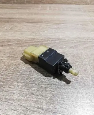 Mercedes-Benz E W210 Brake pedal sensor switch V30730070