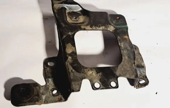 Volvo V50 Engine mount bracket 95BB9B929AA