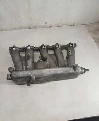 Volvo XC70 Intake manifold 09447005