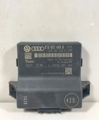 Audi A5 8T 8F Gateway control module 8T0907468H