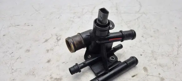 Volkswagen Golf VI Engine coolant pipe/hose 06F121133H