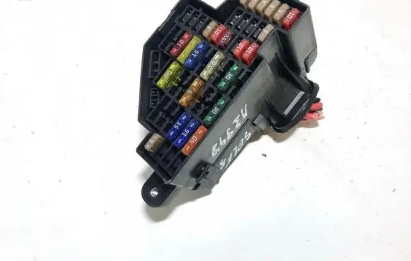 Volkswagen Golf V Fuse box set 170805 01386